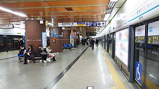 Station Platform (Line 4)