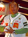 张泰山1996年初入职棒，以新人之姿击出16支本垒打，优异表现荣获当年新人王