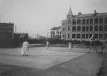 廣西路莒縣路路口附近，1903年，照片中央為接近建成的莒縣路3號，右側為廣西路11號祥福洋行公寓