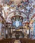 奥地利威尔赫林修道院（Wilhering Abbey）令人惊艳的内部。天花板上有个错视画，周围装饰精美的石膏装饰