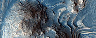 高分辨率成像科学设备看到的菲尔索夫陨击坑中的岩层，：这是之前菲尔索夫陨击坑图像的放大版