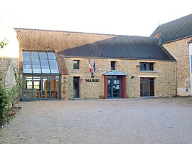 The town hall in Savigny-en-Terre-Plaine
