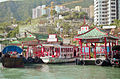 珍宝及太白海鲜舫免费驳艇位于香港仔的码头