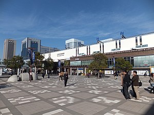 海滨幕张站南口（摄于2013年12月1日）