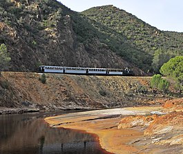 The tourist train traveling along the Tinto River in 2014.