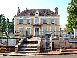 The town hall in Treigny