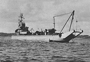 USS Windlass ARS(D)-4 at anchor