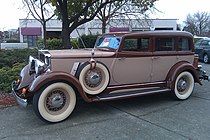 1932 Hupmobile Model 222-F "cyclefenders"