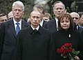比尔·克林顿、弗拉基米尔·普京、妻子卢德米拉·普京娜和乔治·赫伯特·沃克·布什。