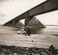 The newly-constructed bridge in 1859