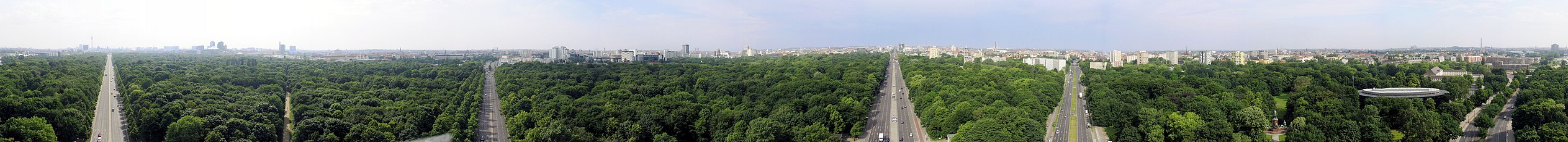 一幅三百六十度全景照片，拍摄地点在柏林蒂尔加滕公园中的胜利纪念柱上，俯瞰整个蒂尔加滕公园。主体绿色，从左到右共有五段街道。