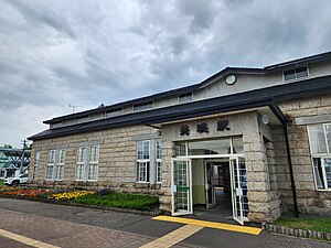 采石材建筑结构的美瑛站(2023年7月)