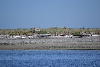 National Refuge sign warns visitors to stay 200 yards from shore