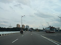 马来西亚—新加坡边界新柔长堤靠左行驶