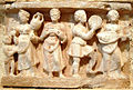 公元1世纪，哈达（Hadda） ，希腊人的衣服，油罐，葡萄酒和音乐。