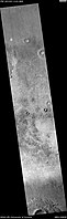 高分辨率成像科学设备显示的塞奇陨击坑坑底点击图片可看到尘暴痕迹和底座形撞击坑。
