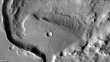 拉厄隕擊坑內的三角洲，註：這是前一幅圖像的放大。