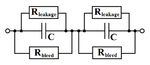 增添了洩放電阻器的串聯電容電路圖：'"`UNIQ--postMath-00000013-QINU`"' 是伴隨電容器的漏電阻，'"`UNIQ--postMath-00000014-QINU`"' 是洩放電阻。