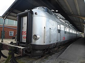 陳列於丹麥鐵路博物館（丹麥語：Danmarks Jernbanemuseum）的「丹麥國鐵MA型柴油動車組」，2016年10月8日拍攝。