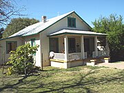 The Hiatt House is also known as the Barnes House . It was built in 1928 and is located at 1104 Ash Ave. It was listed in the National Register of Historic Places in May 7, 1984, reference #84000720.