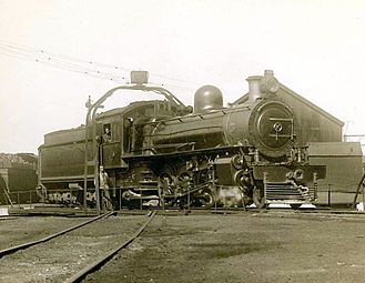 Class 10C and crew on the old Cape Town turntable, c. 1930