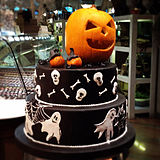 A Halloween cake topped with a jack-o'-lantern