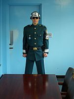 中立区会谈室的韩国军事警察