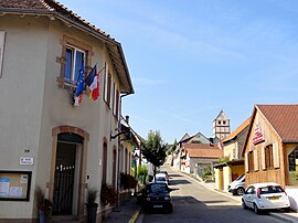 The town hall and surroundings in Willgottheim