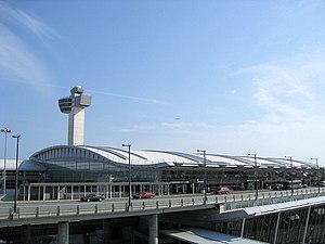 第四航站楼于2001年5月取代了旧的国际抵达站