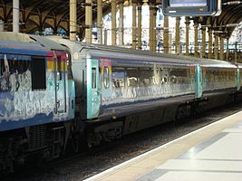 “英国铁路3B型客车”开放式一等座车，2007年3月拍摄于伦敦利物浦街车站。