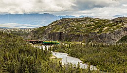 穿越卑诗省伯纳德湖的铁路。