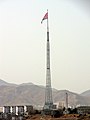 世界第二高旗杆所懸掛的重270千克的朝鮮國旗。位於朝鮮板門店附近的和平村，高160米