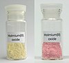 Holmium oxide, left: natural light, right: fluorescent lamp light