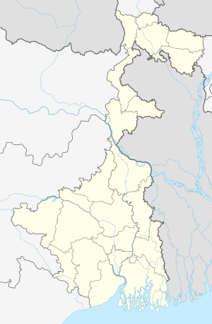 马德哈特站在西孟加拉邦的位置