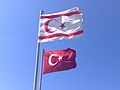 共同飘扬的北塞浦路斯国旗与土耳其国旗
