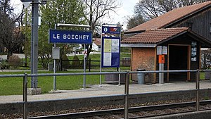 Covered shelter next to side platform