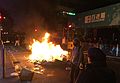 示威者在旺角街头纵火