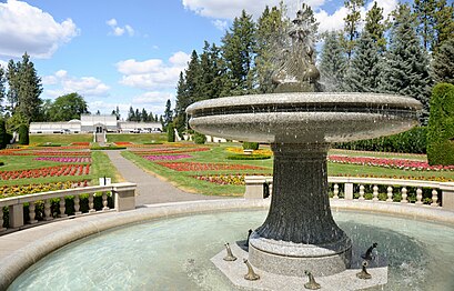 Duncan Garden central fountain with Gaiser Conservatory