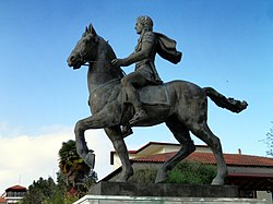 培拉市内的亚历山大大帝雕像