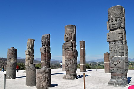 Colossal Toltec atlantes, Tula, Hidalgo, Mexico, c.900–1100 AD, approximate height: 4.88 m[7]