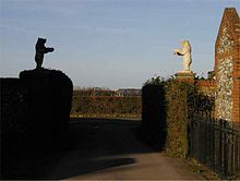 Statues of two bears at the entrance to Bentworth Hall