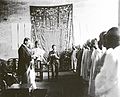 香港总督卜力于1899年曾到邓氏宗祠与新界乡绅会面，背景的贺帐现收藏于屏山邓族文物馆