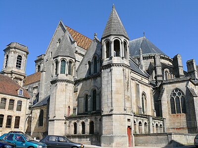 South side - transept (Center) and chevet (right)