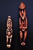 来自巴布亚新几内亚的木雕雕像（20 世纪）