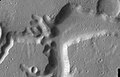 2001火星奥德赛号 THEMIS 拍摄的纳内迪谷近距离影像，点选放大可看到更多细节。