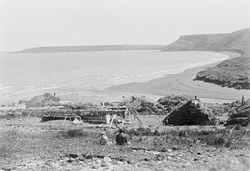 Cup'ig village at Nash Harbor in 1927, photo by Edward Curtis