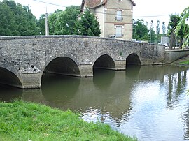 The Serein bridge in Annay-sur-Serein