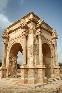 位于利比亚大莱普提斯的塞普蒂米乌斯·西弗勒斯凯旋门，一个四拱形的四边形拱门，建于公元100年-203年前后