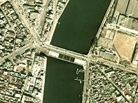 1974年（昭和49年）的御幸桥，右下可见皆实町绿地 基于日本国土交通省之国土画像情报（彩色航拍）制作