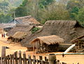 泰国北部一个阿卡村庄，传统的茅草屋顶